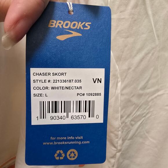 Brooks Chaser Skort in white/nectar large - Picture 3 of 13